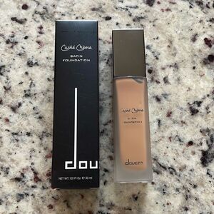 Doucce Caché Crème Satin Foundation Color: YD11 (Yellow‎ Undertone Dark)